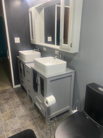 Builiding view seven for 1113 Euclid, Alma, MI. 48801