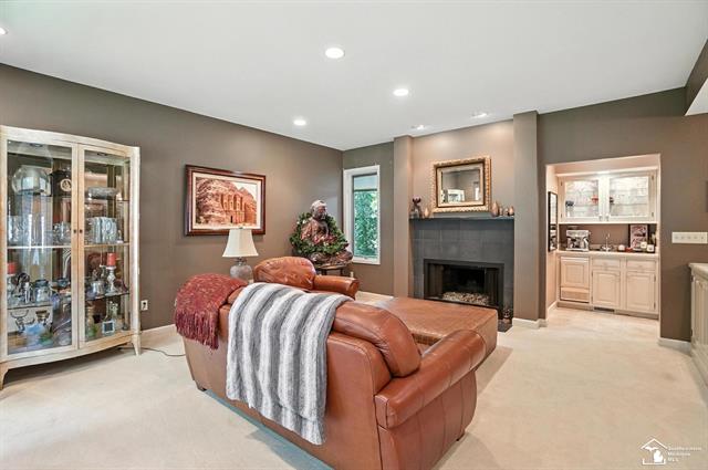 Builiding view eighteen for 510 Ave De Lafayette, Monroe, MI. 48162