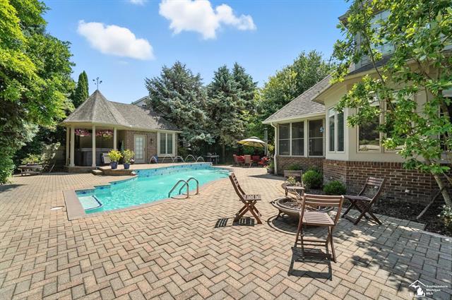 Builiding view eighty five for 510 Ave De Lafayette, Monroe, MI. 48162