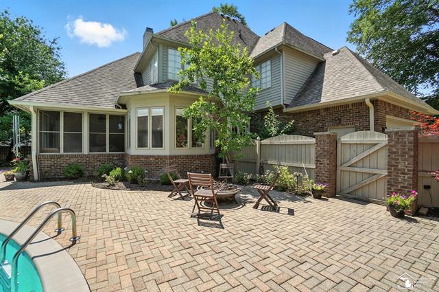 Builiding view eighty four for 510 Ave De Lafayette, Monroe, MI. 48162