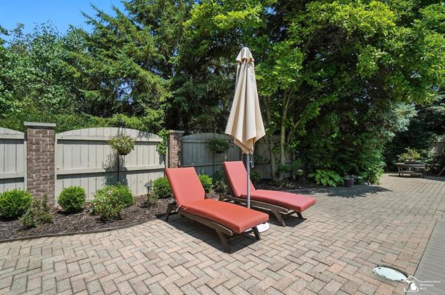 Builiding view eighty nine for 510 Ave De Lafayette, Monroe, MI. 48162