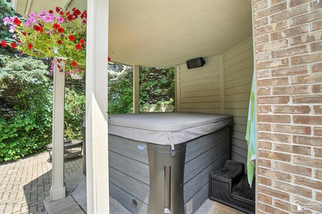 Builiding view eighty seven for 510 Ave De Lafayette, Monroe, MI. 48162