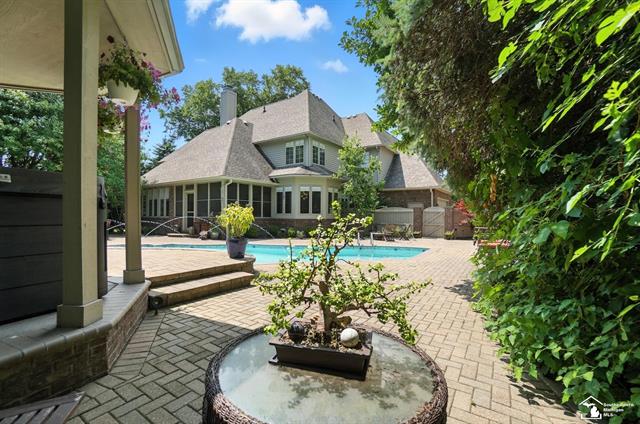 Builiding view eighty six for 510 Ave De Lafayette, Monroe, MI. 48162