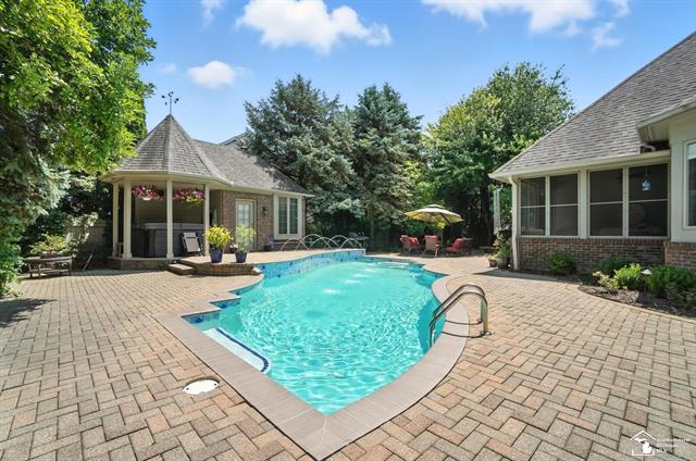 Builiding view eighty two for 510 Ave De Lafayette, Monroe, MI. 48162