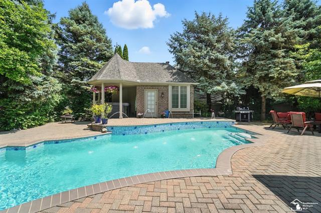 Builiding view eighty for 510 Ave De Lafayette, Monroe, MI. 48162