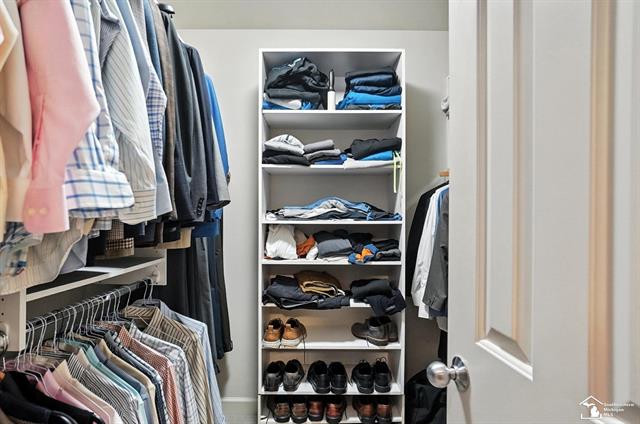 Builiding view fifty two for 510 Ave De Lafayette, Monroe, MI. 48162