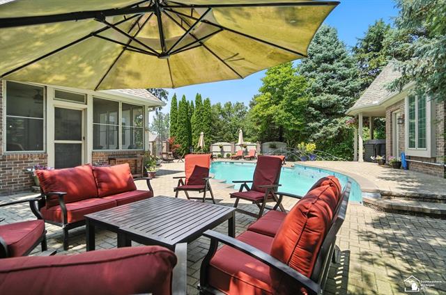 Builiding view ninety two for 510 Ave De Lafayette, Monroe, MI. 48162