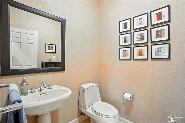 Builiding view thirty seven for 510 Ave De Lafayette, Monroe, MI. 48162