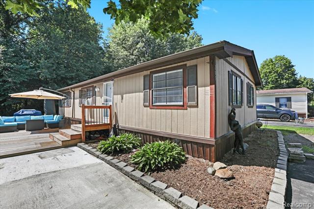 front view for 351 North Squirrel Rd #205, Auburn Hills, Mi. 48326