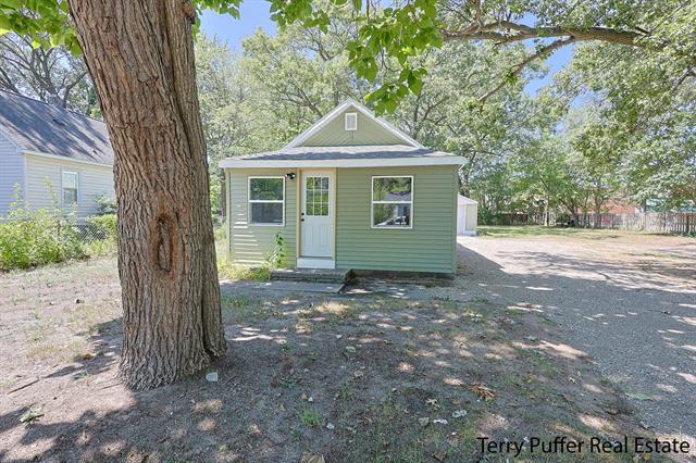 Builiding view one for 2657 Roberts, Muskegon, MI. 49444