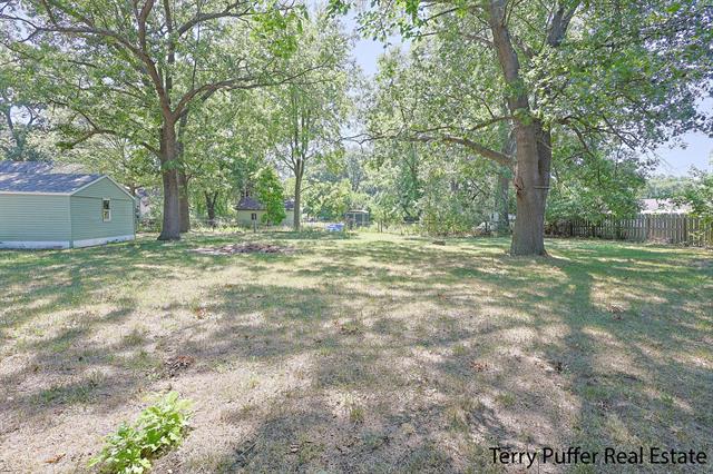 Builiding view seventeen for 2657 Roberts, Muskegon, MI. 49444