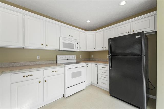 Builiding view eleven for 2911 Crown, Traverse City, MI. 49684