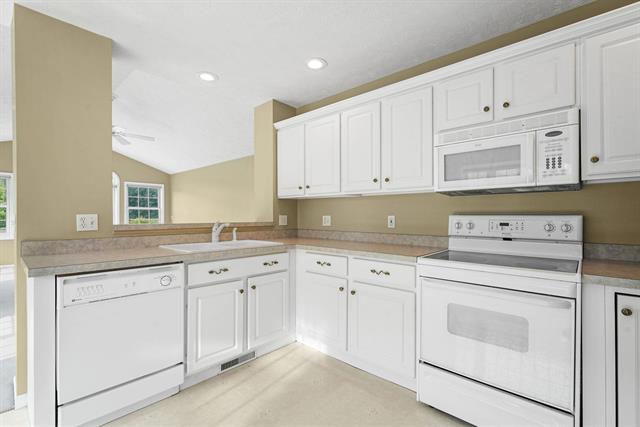 Builiding view ten for 2911 Crown, Traverse City, MI. 49684