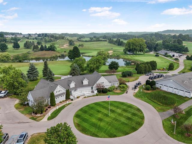 Builiding view thirty four for 2911 Crown, Traverse City, MI. 49684