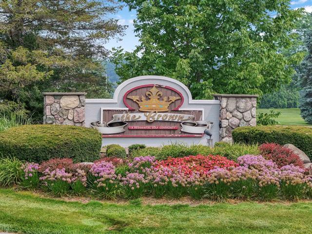 Builiding view thirty two for 2911 Crown, Traverse City, MI. 49684