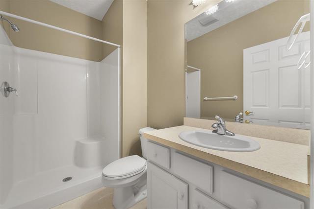 Builiding view twenty eight for 2911 Crown, Traverse City, MI. 49684