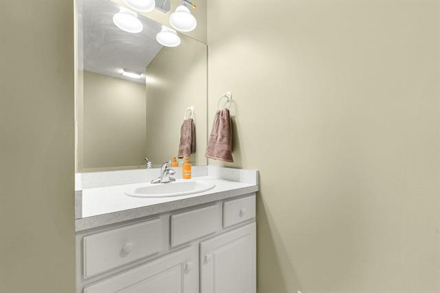 Builiding view twenty nine for 2911 Crown, Traverse City, MI. 49684