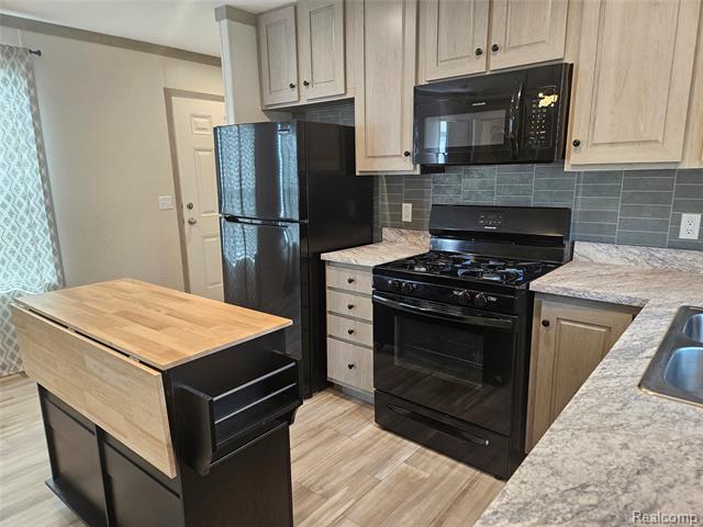 Builiding view five for 56 Arizona, Belleville, MI. 48111