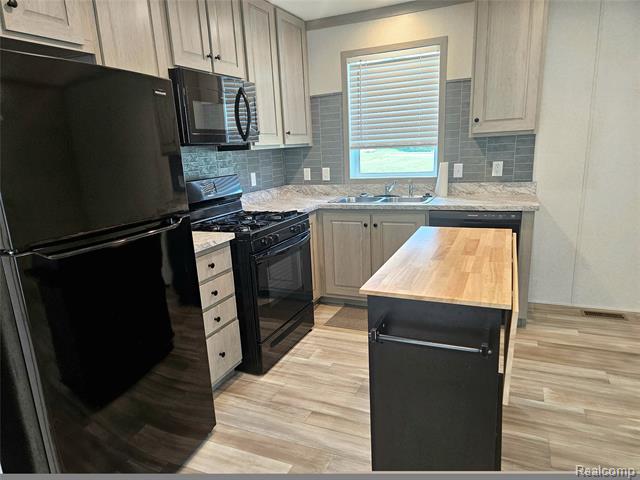 Builiding view six for 56 Arizona, Belleville, MI. 48111
