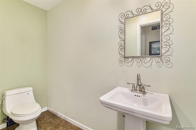 Builiding view thirty two for 1226 Saint Aubin Place, Detroit, MI. 48207