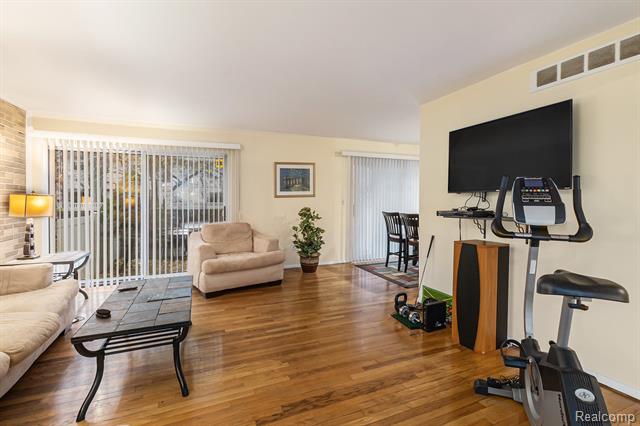 Builiding view three for 1226 Saint Aubin Place, Detroit, MI. 48207