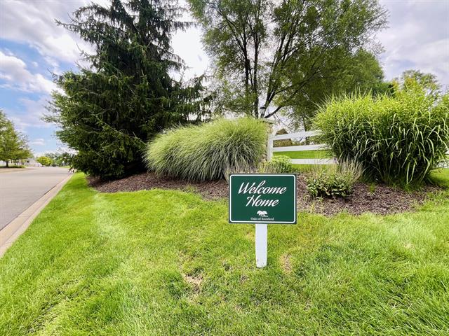 Builiding view forty eight for 5906 Trillium Hills, Rockford, MI. 49341