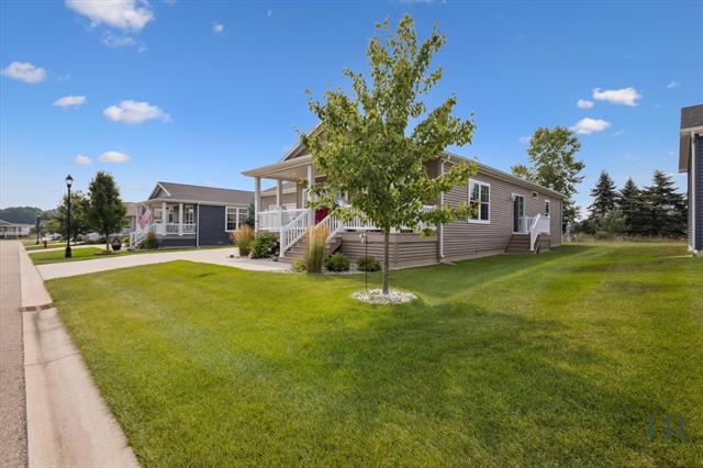 Builiding view two for 5906 Trillium Hills, Rockford, MI. 49341