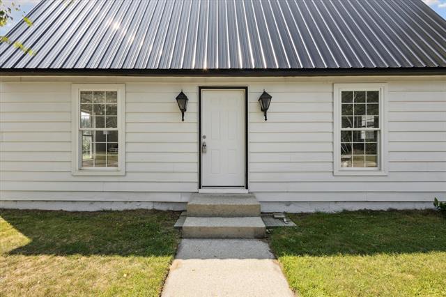 Builiding view two for 3441 Townline, Houghton Lake, MI. 48629