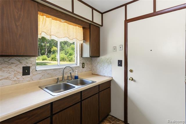 Builiding view eleven for 3499 Carpenter, Flint, MI. 48506