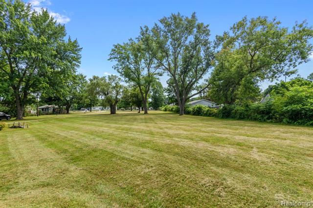 Builiding view four for 3499 Carpenter, Flint, MI. 48506