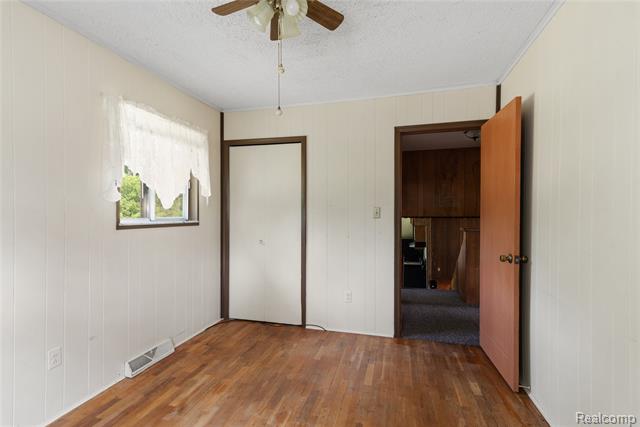 Builiding view nineteen for 3499 Carpenter, Flint, MI. 48506