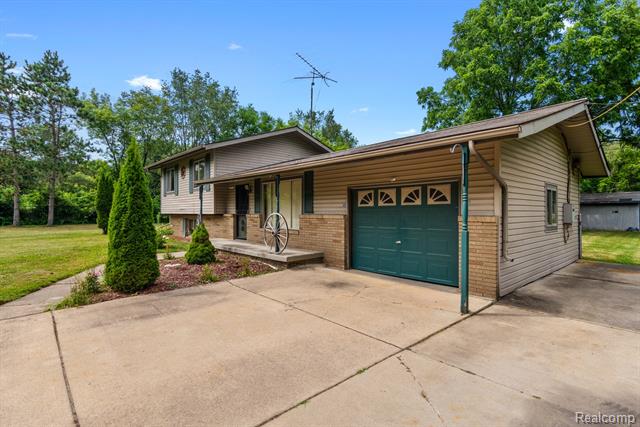 Builiding view one for 3499 Carpenter, Flint, MI. 48506