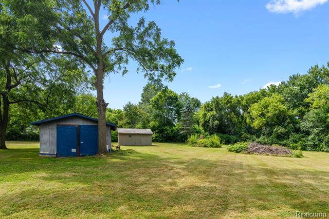 Builiding view three for 3499 Carpenter, Flint, MI. 48506