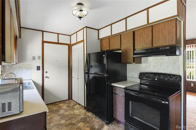 Builiding view twelve for 3499 Carpenter, Flint, MI. 48506