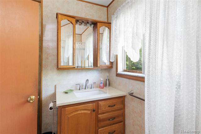 Builiding view twenty one for 3499 Carpenter, Flint, MI. 48506