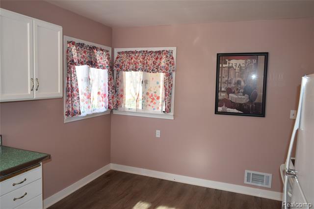 Builiding view eight for 2446 Lanning, Burton, MI. 48509