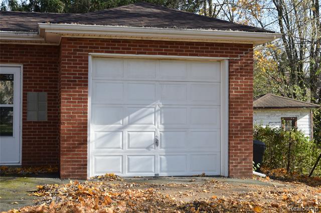 Builiding view eighteen for 2446 Lanning, Burton, MI. 48509