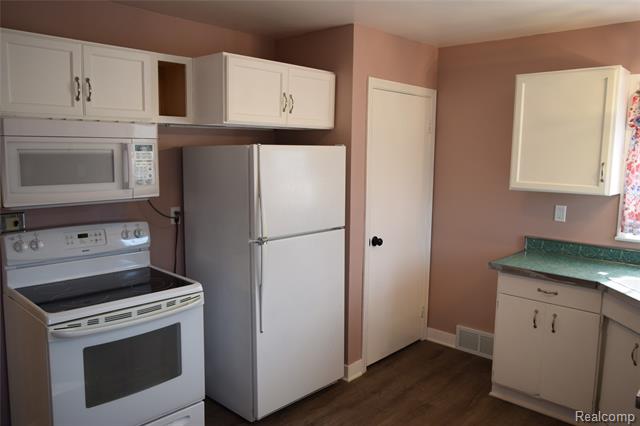 Builiding view six for 2446 Lanning, Burton, MI. 48509