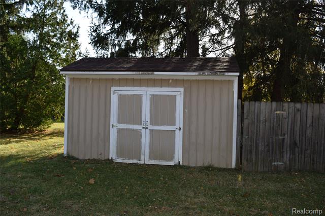 Builiding view sixteen for 2446 Lanning, Burton, MI. 48509