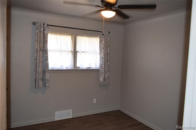 Builiding view thirteen for 2446 Lanning, Burton, MI. 48509