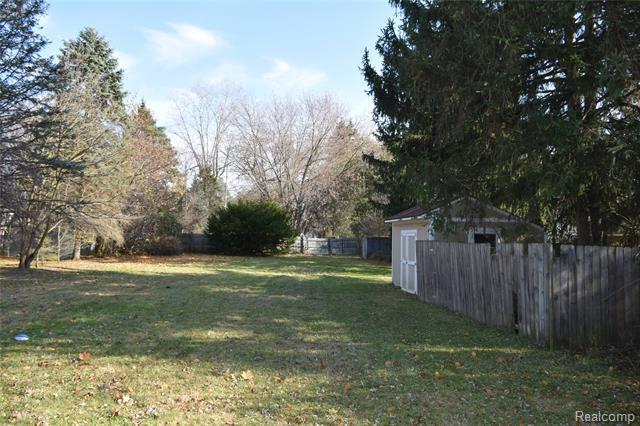 Builiding view twenty one for 2446 Lanning, Burton, MI. 48509