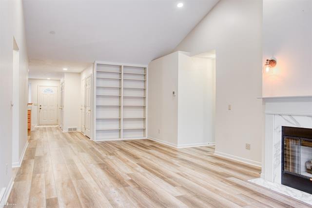 Builiding view thirteen for 914 Chipman Lane, Owosso, MI. 48867