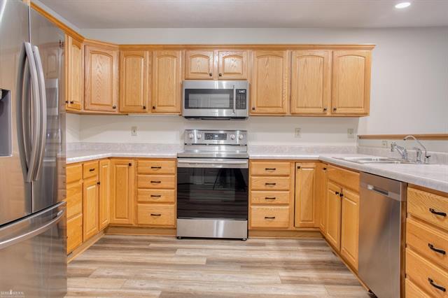 Builiding view three for 914 Chipman Lane, Owosso, MI. 48867