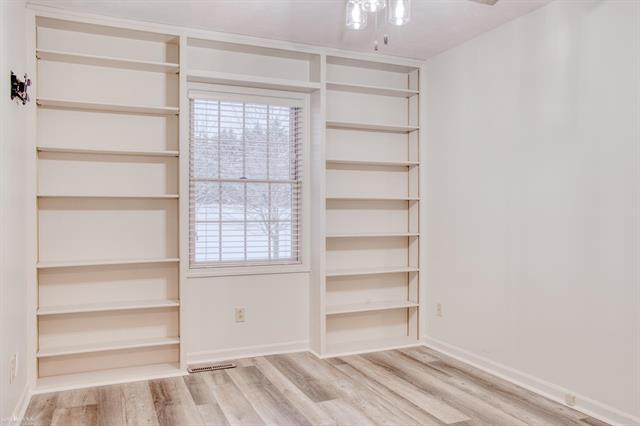 Builiding view twenty one for 914 Chipman Lane, Owosso, MI. 48867