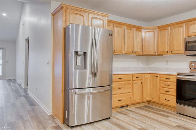 Builiding view two for 914 Chipman Lane, Owosso, MI. 48867