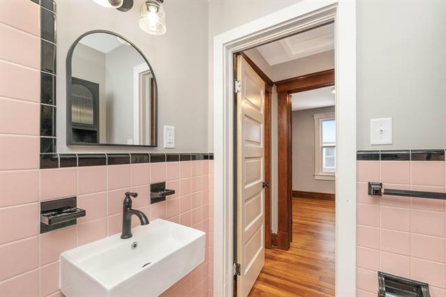 Builiding view twenty eight for 814 Jefferson, Ann Arbor, MI. 48103