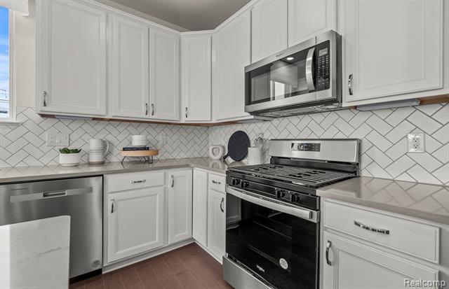 Builiding view six for 3042 Sheffield, Clarkston, MI. 48346