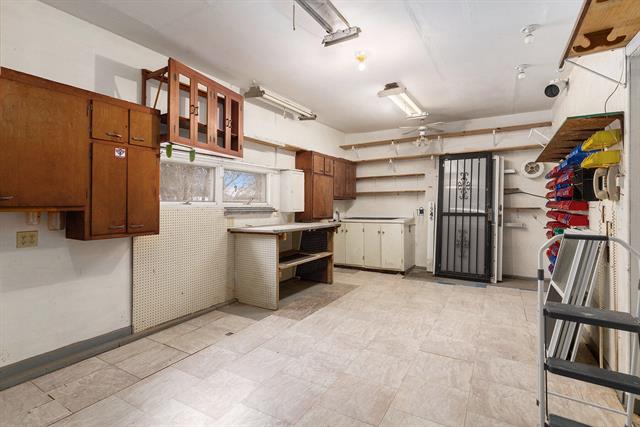 Builiding view seventeen for 1345 Hendrick, Muskegon, MI. 49441