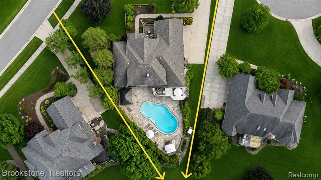 Builiding view nine for 1270 Gleneagles, Highland, MI. 48357