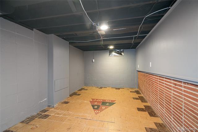 Builiding view eighteen for 242 Preston, Waterford, MI. 48328